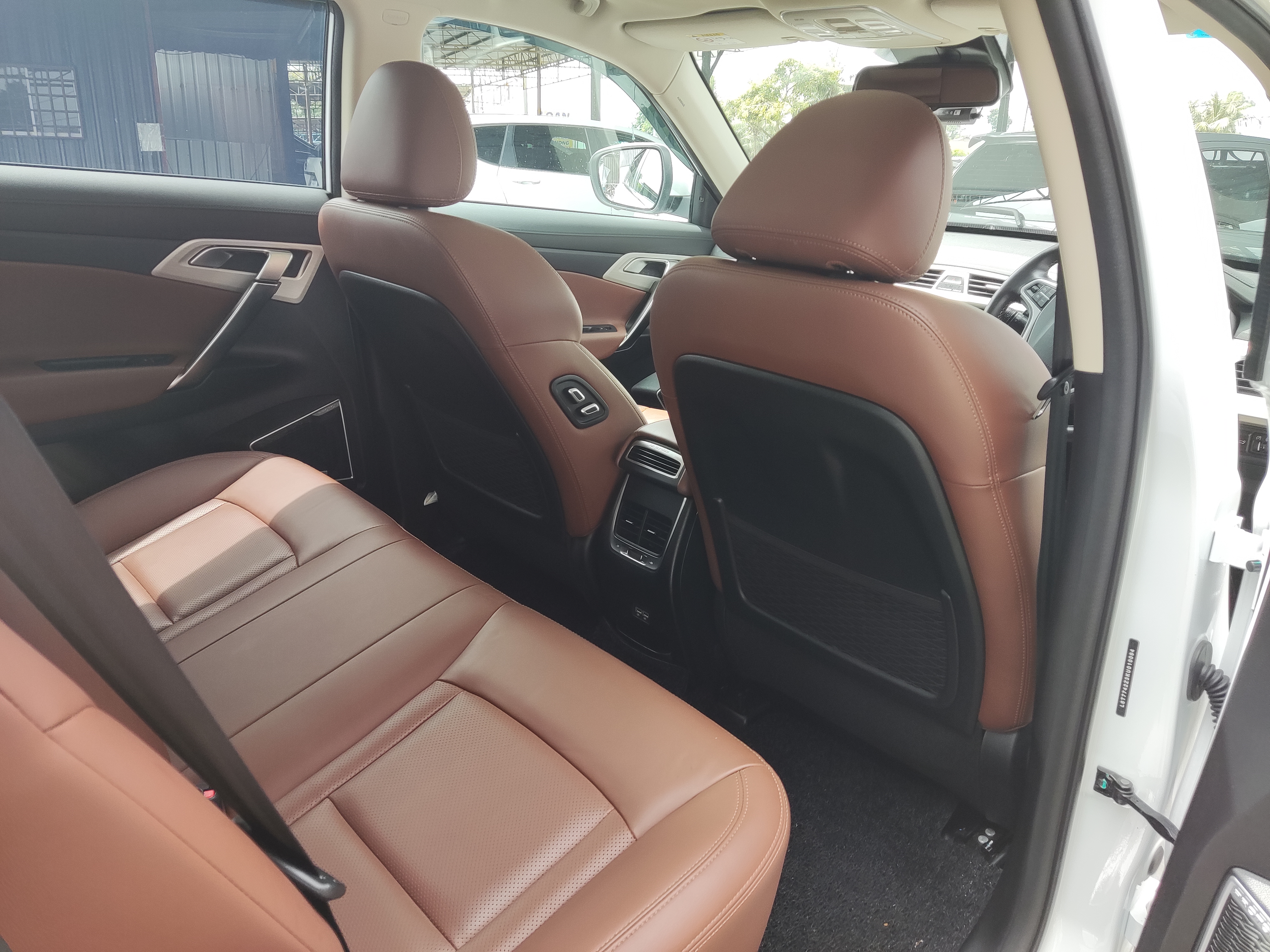 Car 1 Photo 3